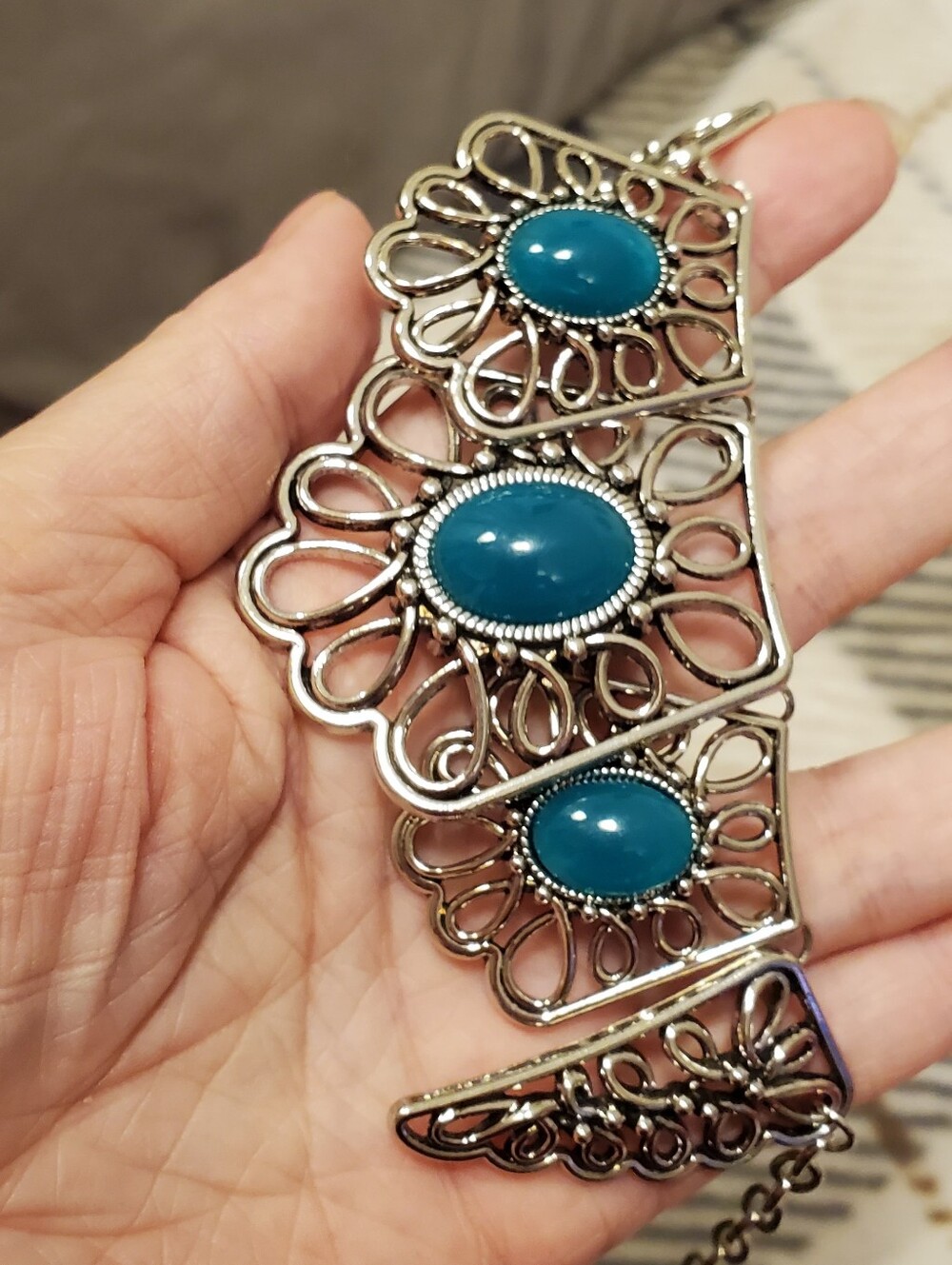 Georgous Turquoise Blue Necklace With Cabochons. Matching Earrings New - Picture 10 of 10